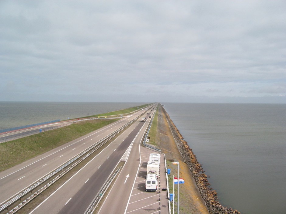 dique mas largo del muno_Afsluitdijk2006-1